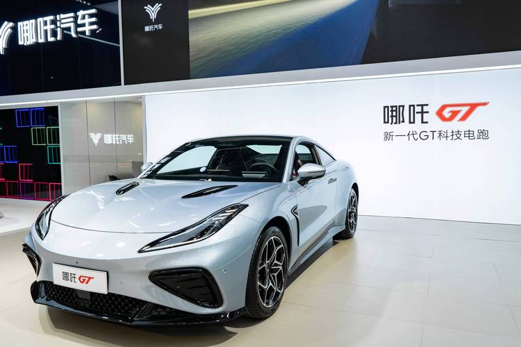 佛山131哪吒汽车在智能汽车领域的表现，领途汽车在新能源汽车市场中的影响力